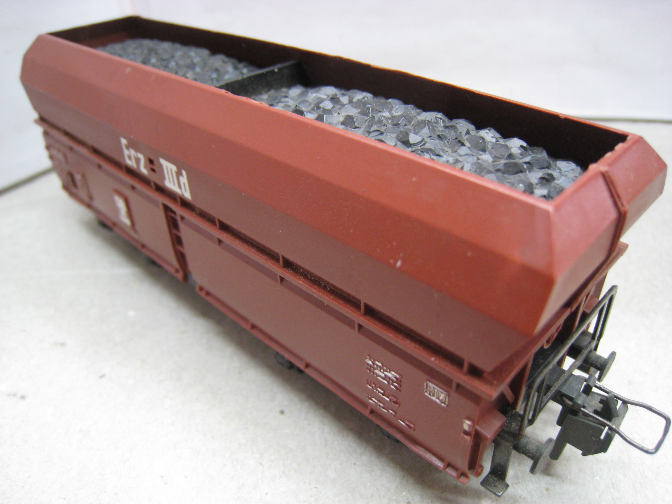 Trix Express 3486 Einheits-Großgüterwagen 00tz 50 der DB, Erz III d, mit Erzladung