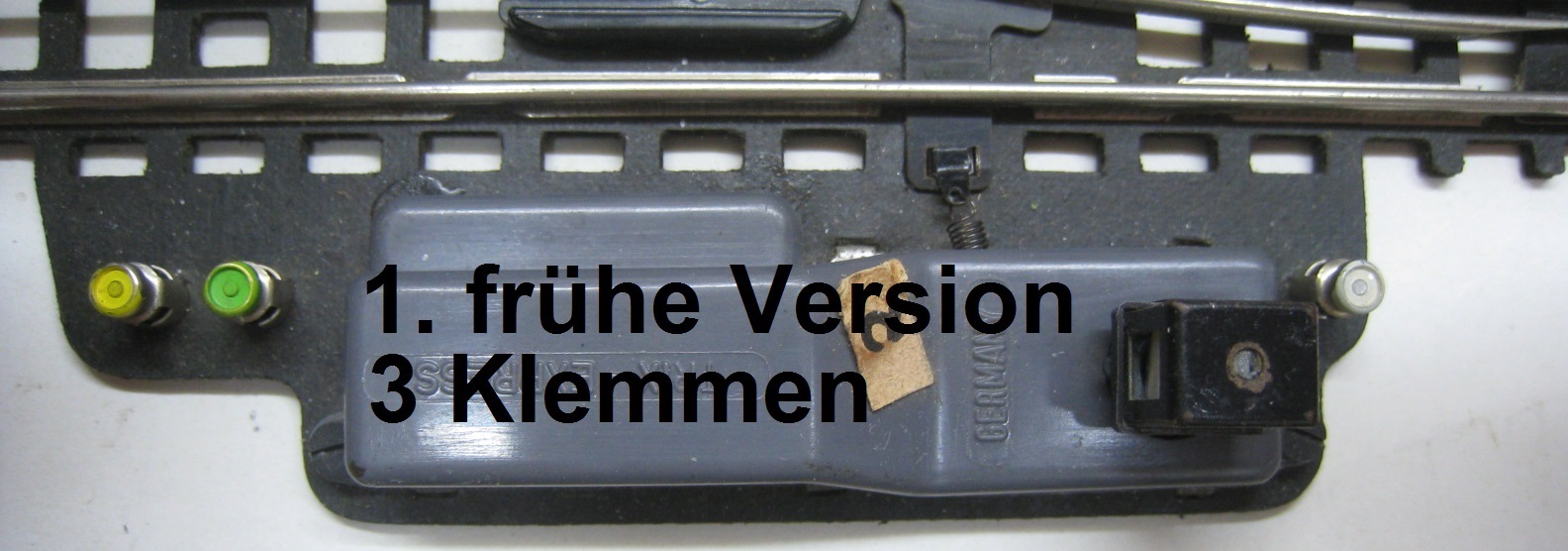 1. Version 3 Klemmen hier kommt die Masse über den Schienen Mittelleiter