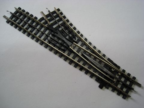 Trix Express 4363 rechte Weiche, vorbereitet für Unterflur Antrieb, siehe Einbau Beispiel