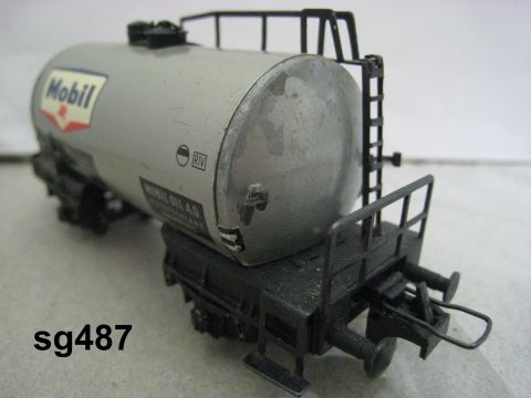 Trix Express 3431 Tankwagen MOBIL 2-achsig (sg487), Kessel schön, beide Stirnseiten deutlich bespielt