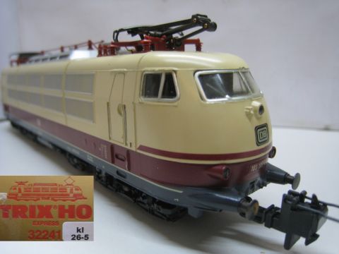 Trix Exprerss 32241 BR E 103 rot/beige (25-5) rundum sehr schön Erhalten, mit Gebrauchsanweisung in OV.