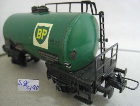 Trix Express 3432 Tankwagen BP 2-achsig (sg490), frühe Version, Wagennr.: 581 906 rundum Gebrauchsspuren, gut Erhalten o. OV.