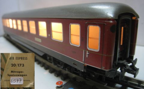 Trix Express 20/173 394 Fernverkehrs D_Zug-Speisewagen mit Innenbeleuchtung, (us77) helles Rot zT deutliche Schlieren, noch schön Erhalten o OV