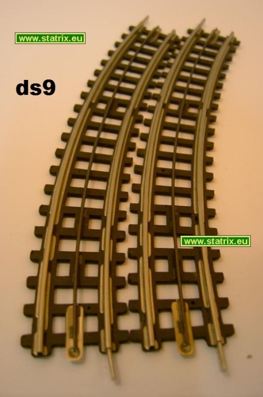 A 102 1 X 14 Ausgleichs Gleis 4307 Länge 88,0mm von Trix Express  mit der NR