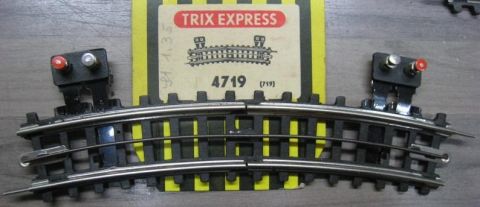 Trix Express 719 4719 Trenngleis (beide Außenleiter) gebogen 1.Wahl