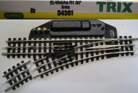 Trix Express 34361 elektrische Weiche R1 30° links mit Ausgleichs-stück