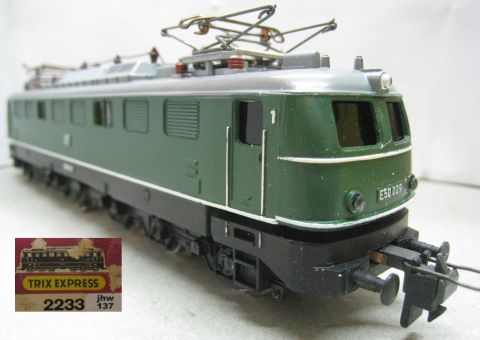 Trix Express 2233 E 50 009 ein Motorig grün der DB (jhw137) rundum sehr schön Erhalten im Original Karton