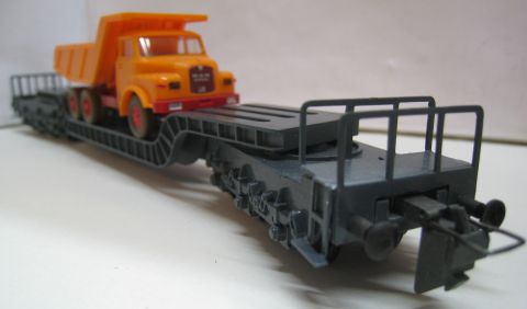 Trix Express 3498 Schwerlastwagen (cbw42) beladen mit Wiking LKW, rundum sehr schön Erhalten, ohne OV