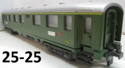 Trix Express 20/176 399 3399 BLS Personenwagen helles resedagrün o OV