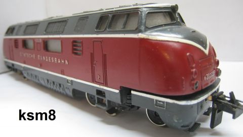 Trix Express 2260 V200 035 rot der DB (ksm8), sehr schön Erhalten.