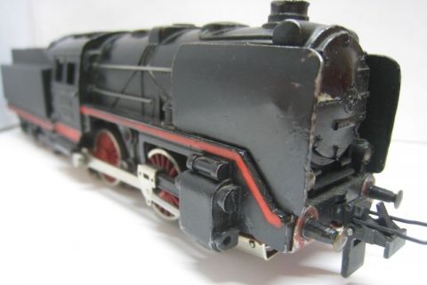 Trix Express 752 Dampflokomotive mit Tender das Balstgewicht im Führerhaus ist den Kesselarmaturen nachgebildet, Licht iO, sehr schön Erhalten.