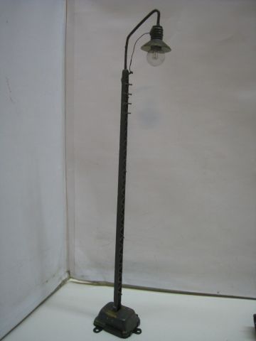 Trix Express 20/236 Bogenlampe, mit Bodenplatte! (1) geprüft schön Erhalten.