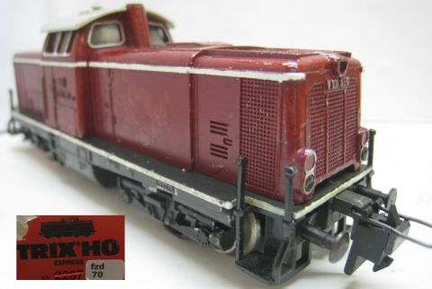 Trix Express 2266 V100 009 der DB rot (fzd70) 2 A angetrieben, deutlich Gebraucht, in OV einer 2267
