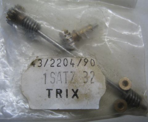Trix Express 43/2204/90 Antriebswelle mit Zwischenzahnrad und Lagerbuchsen zu allen BR 01 001 Varianten TOP/OV